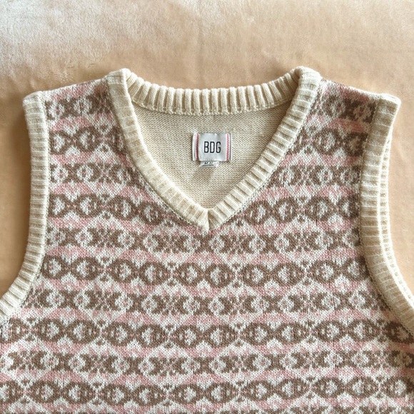 BDG Pink & Brown Patterned Sweater Vest - Picture 4 of 6